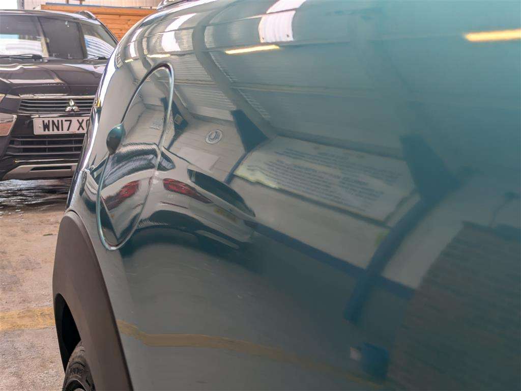 <p>2017 MINI COOPER</p>