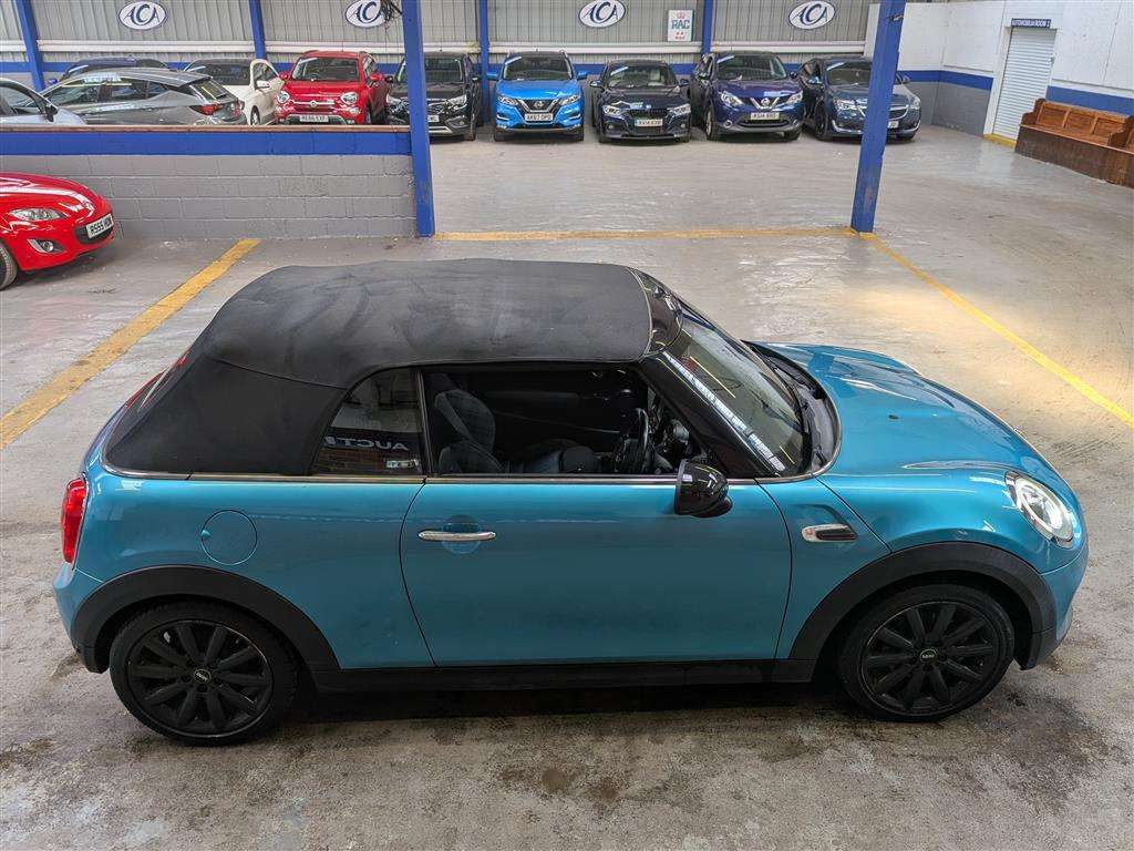 <p>2017 MINI COOPER</p>
