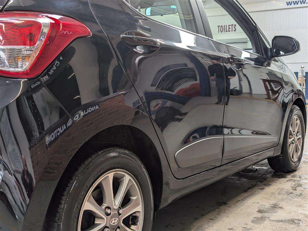 <p>2015 HYUNDAI I10 PREMIUM</p>