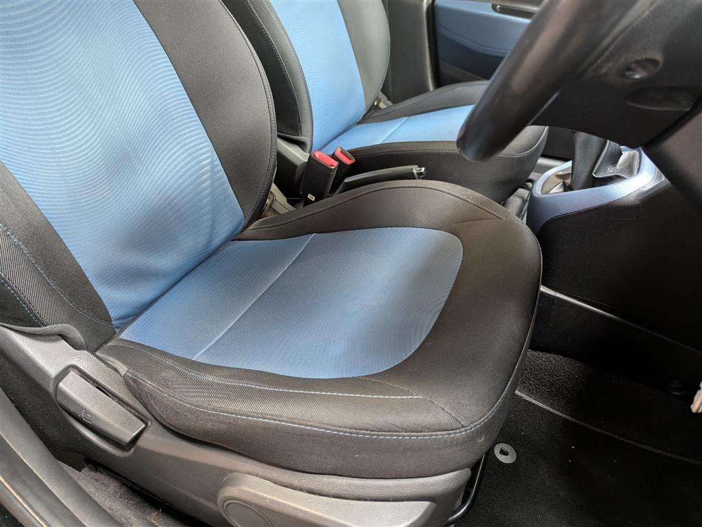 <p>2015 HYUNDAI I10 PREMIUM</p>