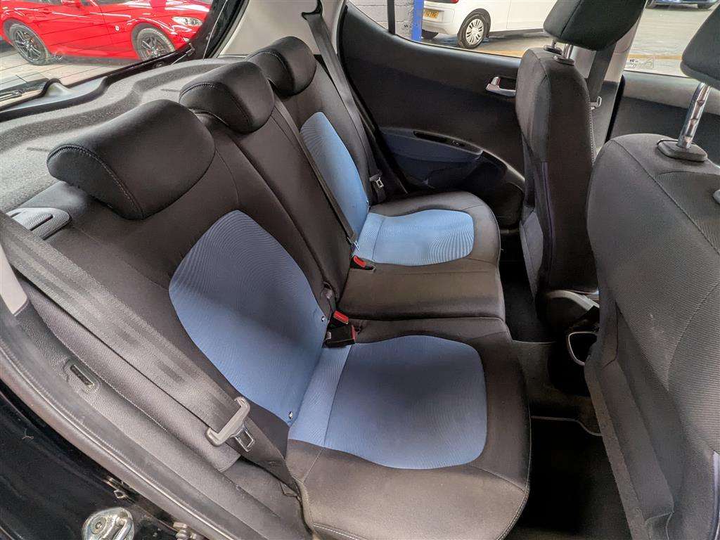 <p>2015 HYUNDAI I10 PREMIUM</p>