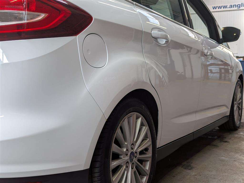 <p>2015 FORD C-MAX TITANIUM TURBO</p>