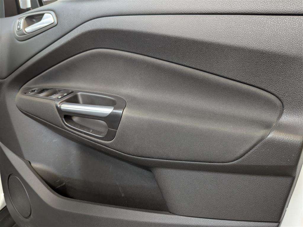 <p>2015 FORD C-MAX TITANIUM TURBO</p>