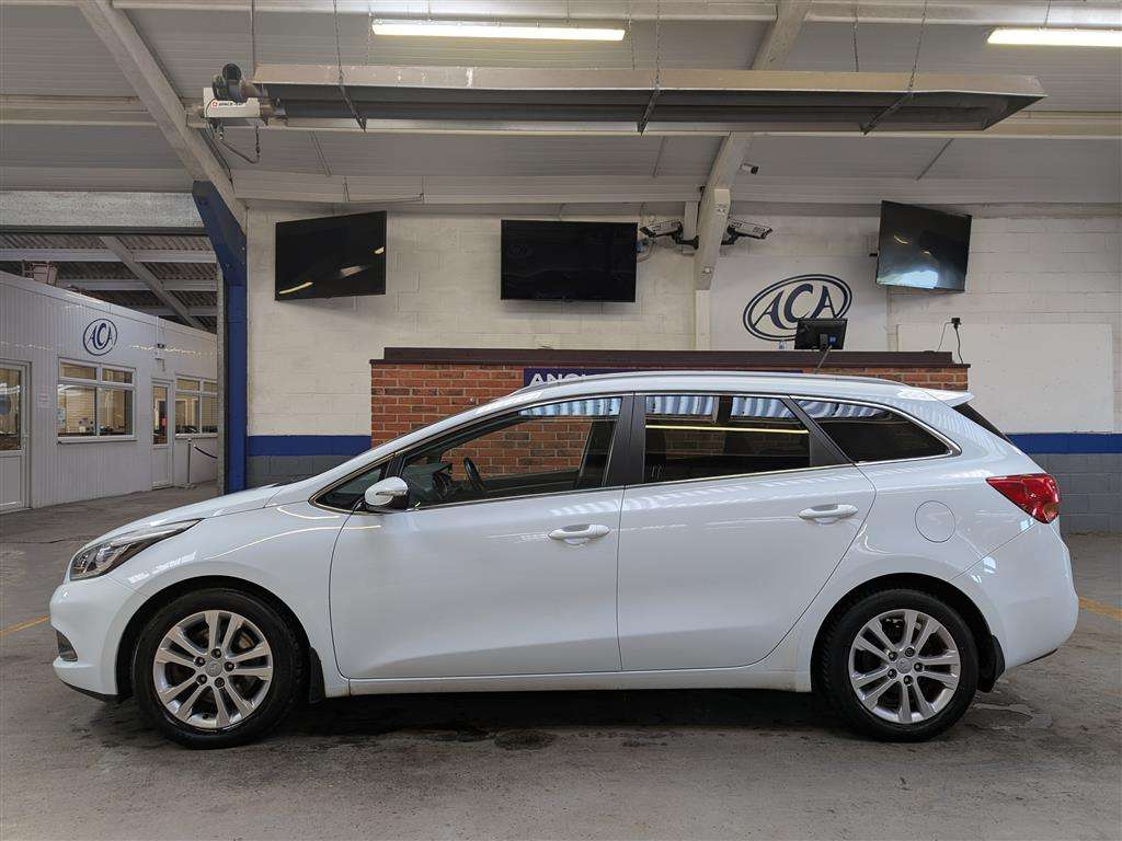 <p>2014 KIA CEED 3 ECODYNAMICS CRDI</p>