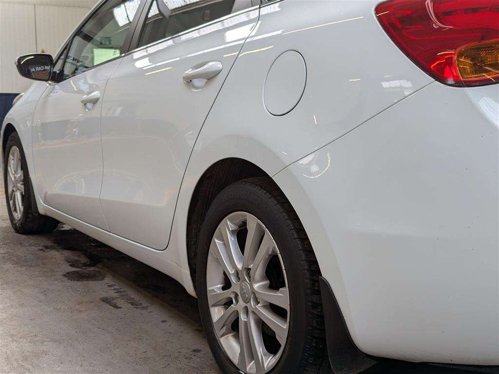 <p>2014 KIA CEED 3 ECODYNAMICS CRDI</p>