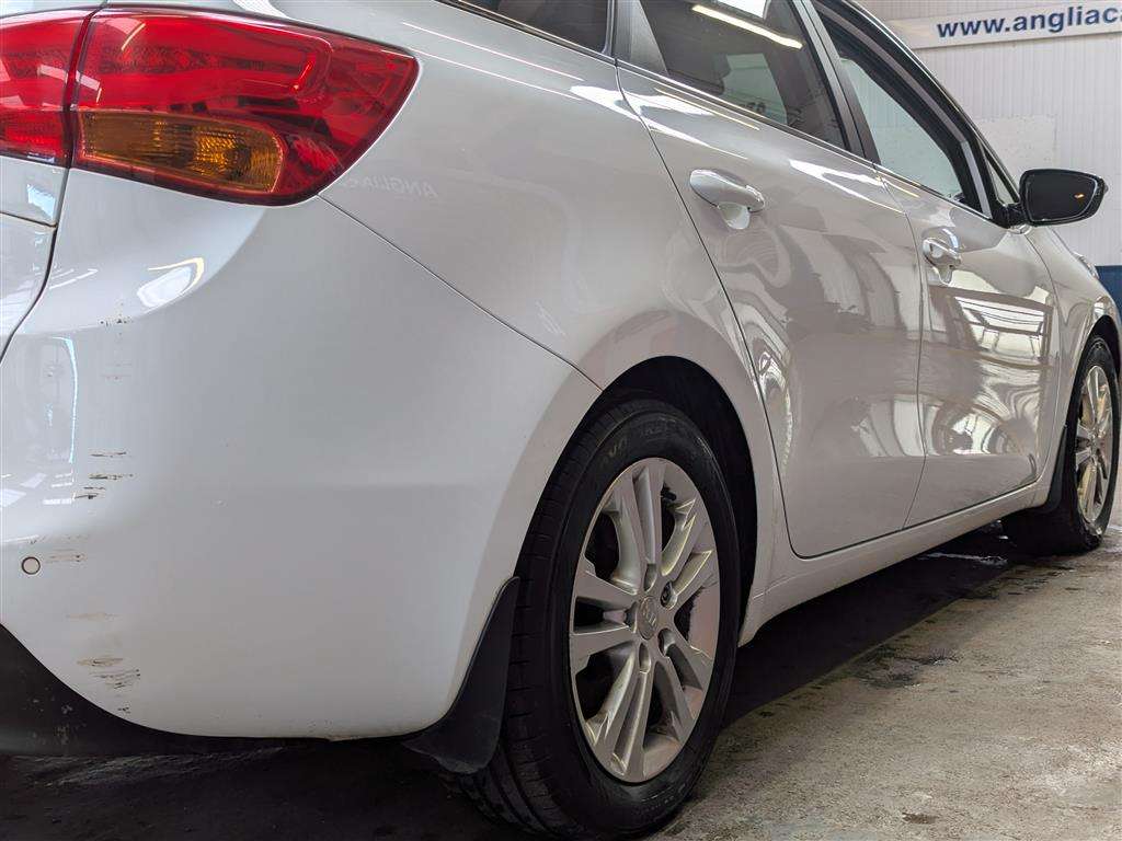 <p>2014 KIA CEED 3 ECODYNAMICS CRDI</p>