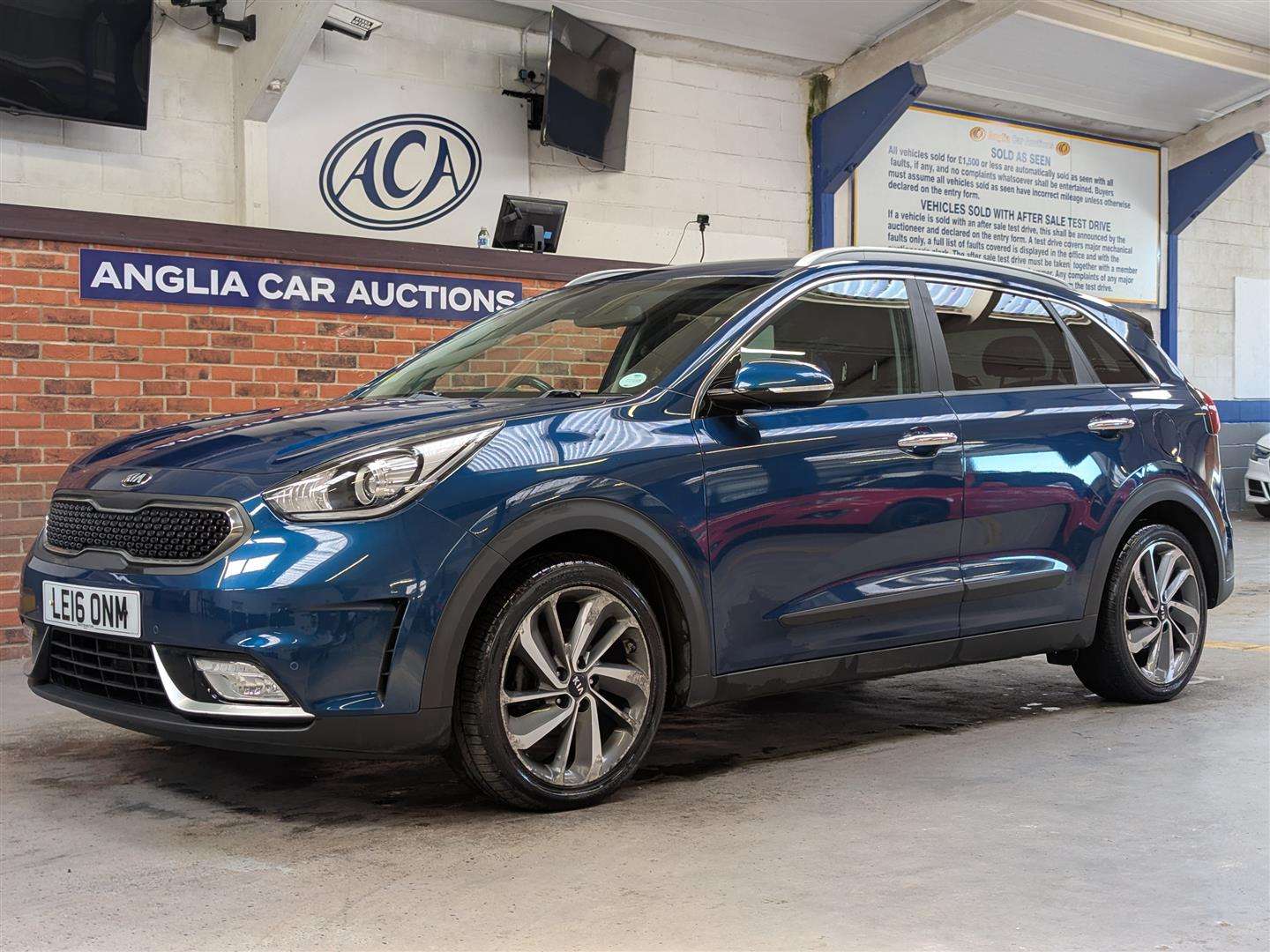 <p>2016 KIA NIRO 3 S-A</p>