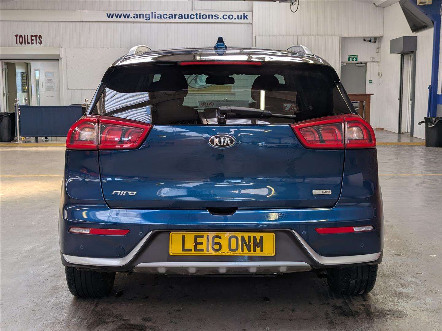 <p>2016 KIA NIRO 3 S-A</p>