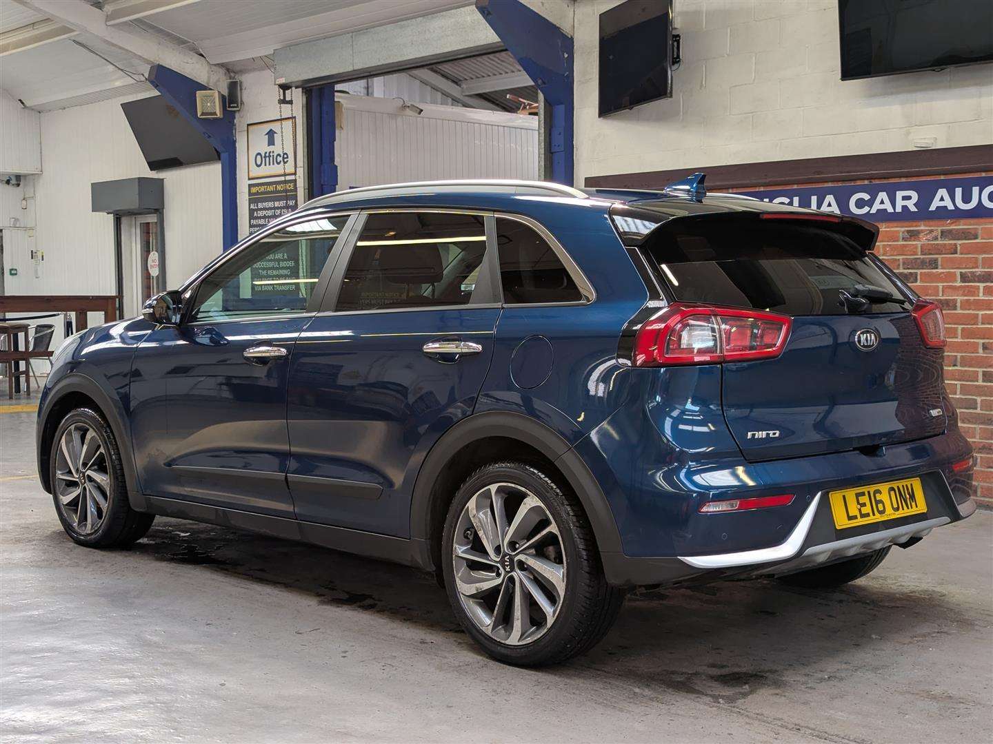 <p>2016 KIA NIRO 3 S-A</p>
