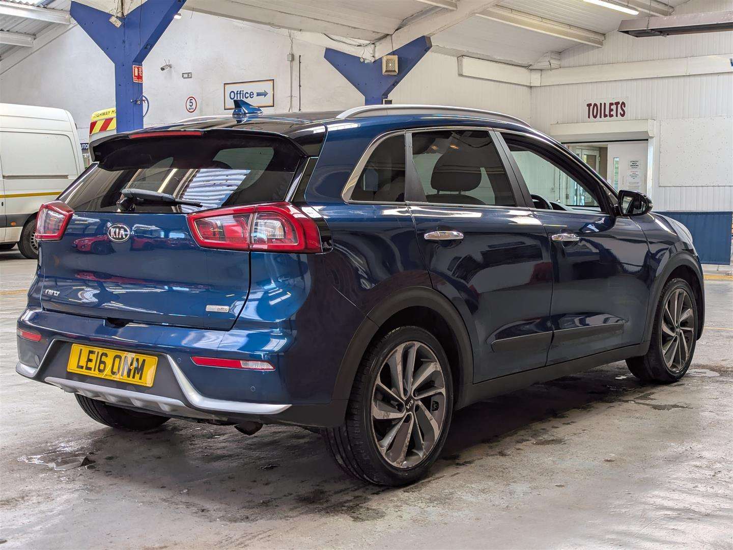 <p>2016 KIA NIRO 3 S-A</p>