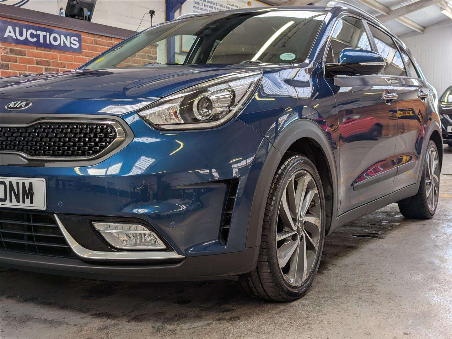 <p>2016 KIA NIRO 3 S-A</p>