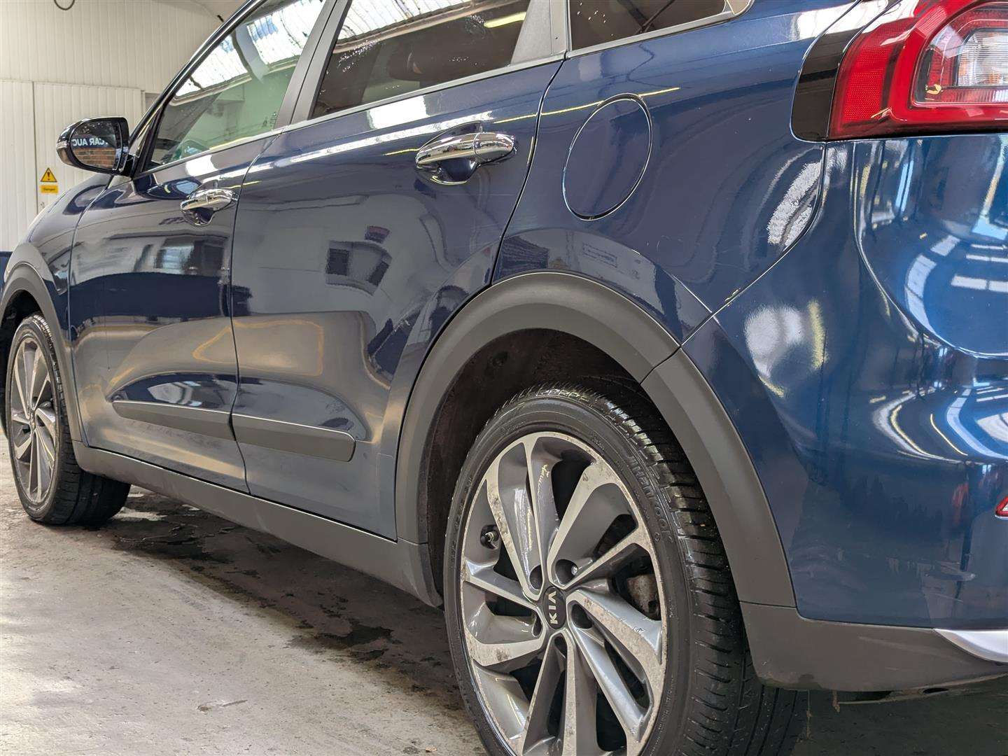 <p>2016 KIA NIRO 3 S-A</p>