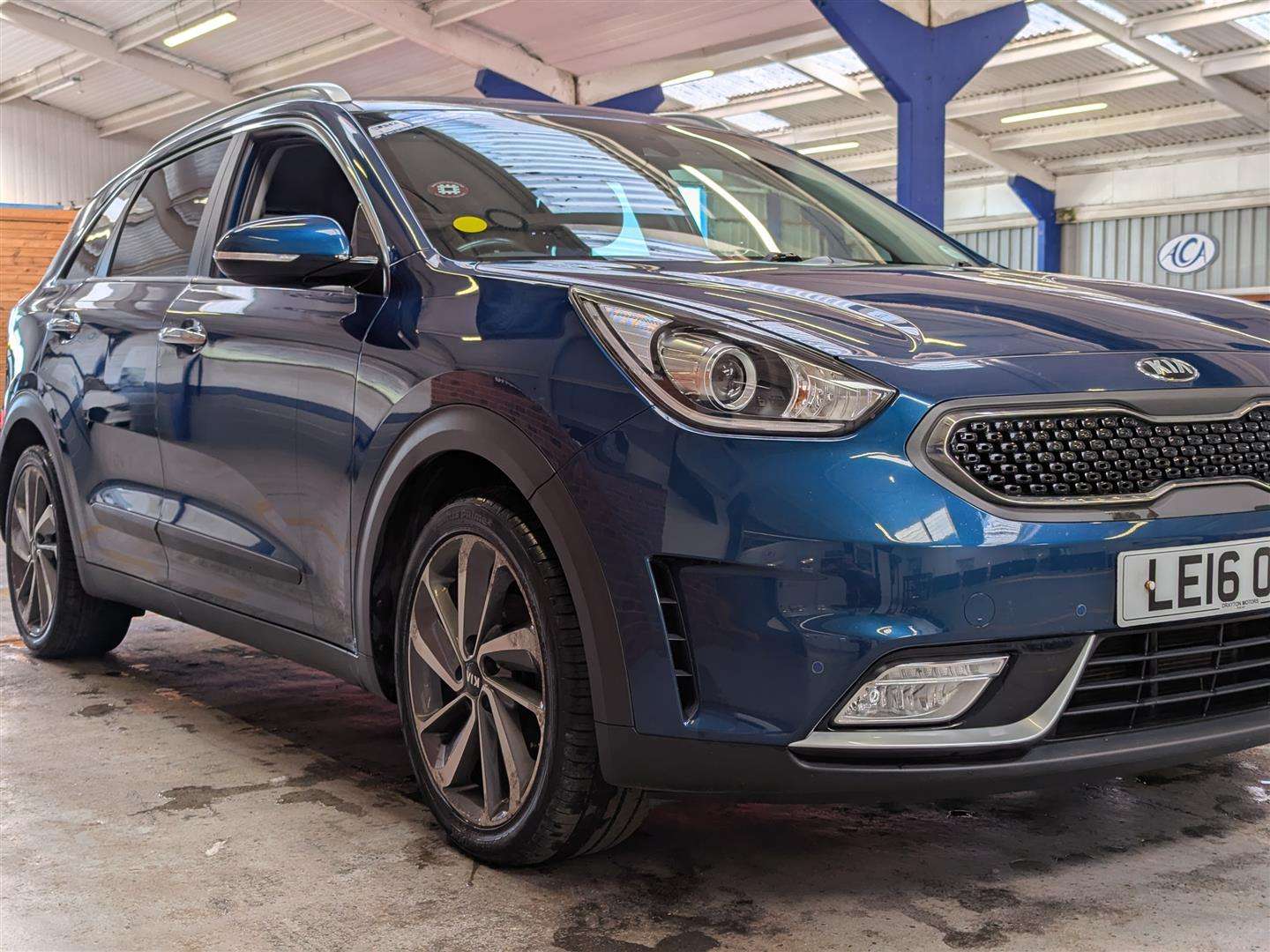 <p>2016 KIA NIRO 3 S-A</p>