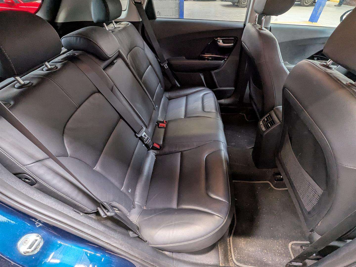 <p>2016 KIA NIRO 3 S-A</p>