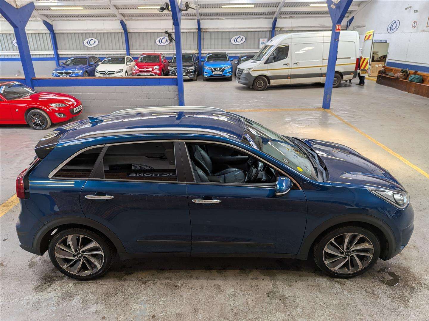 <p>2016 KIA NIRO 3 S-A</p>