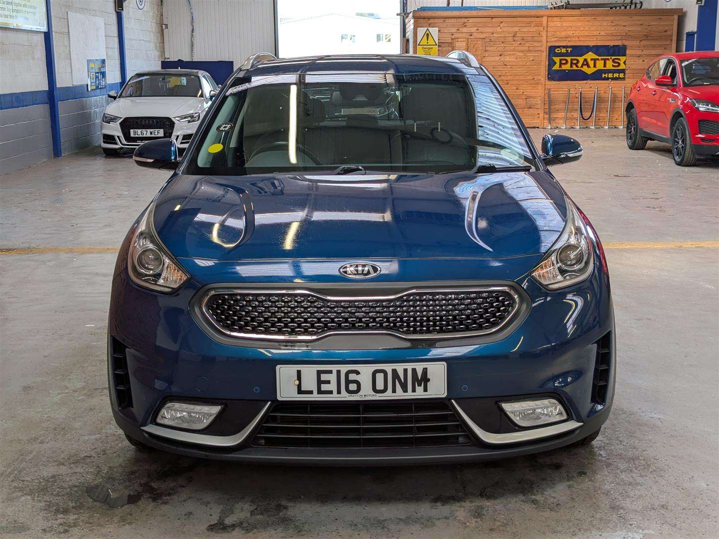 <p>2016 KIA NIRO 3 S-A</p>