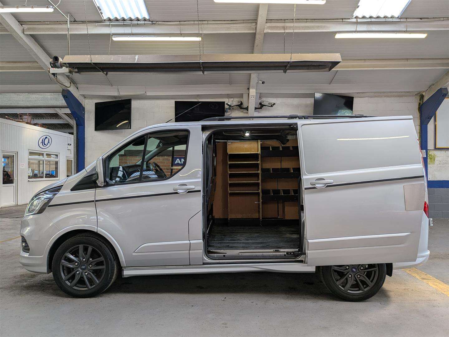 <p>2021 FORD TRANSIT CUSTOM 290SPRT AUTO - 1 x REG'D KEEPER FROM NEW</p>