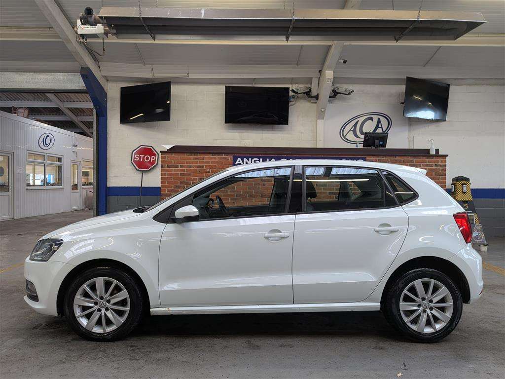 <p>2015 VOLKSWAGEN POLO SE TSI 1 x REG'D KEEPER FROM NEW.</p>