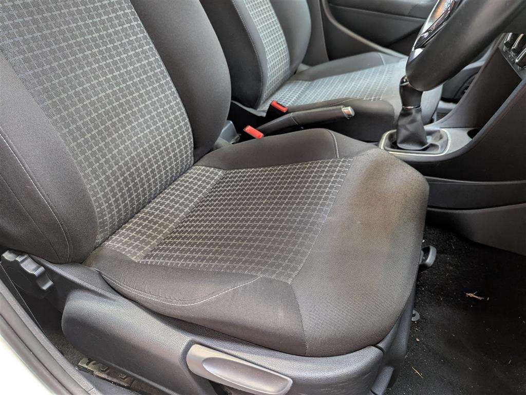 <p>2015 VOLKSWAGEN POLO SE TSI 1 x REG'D KEEPER FROM NEW.</p>