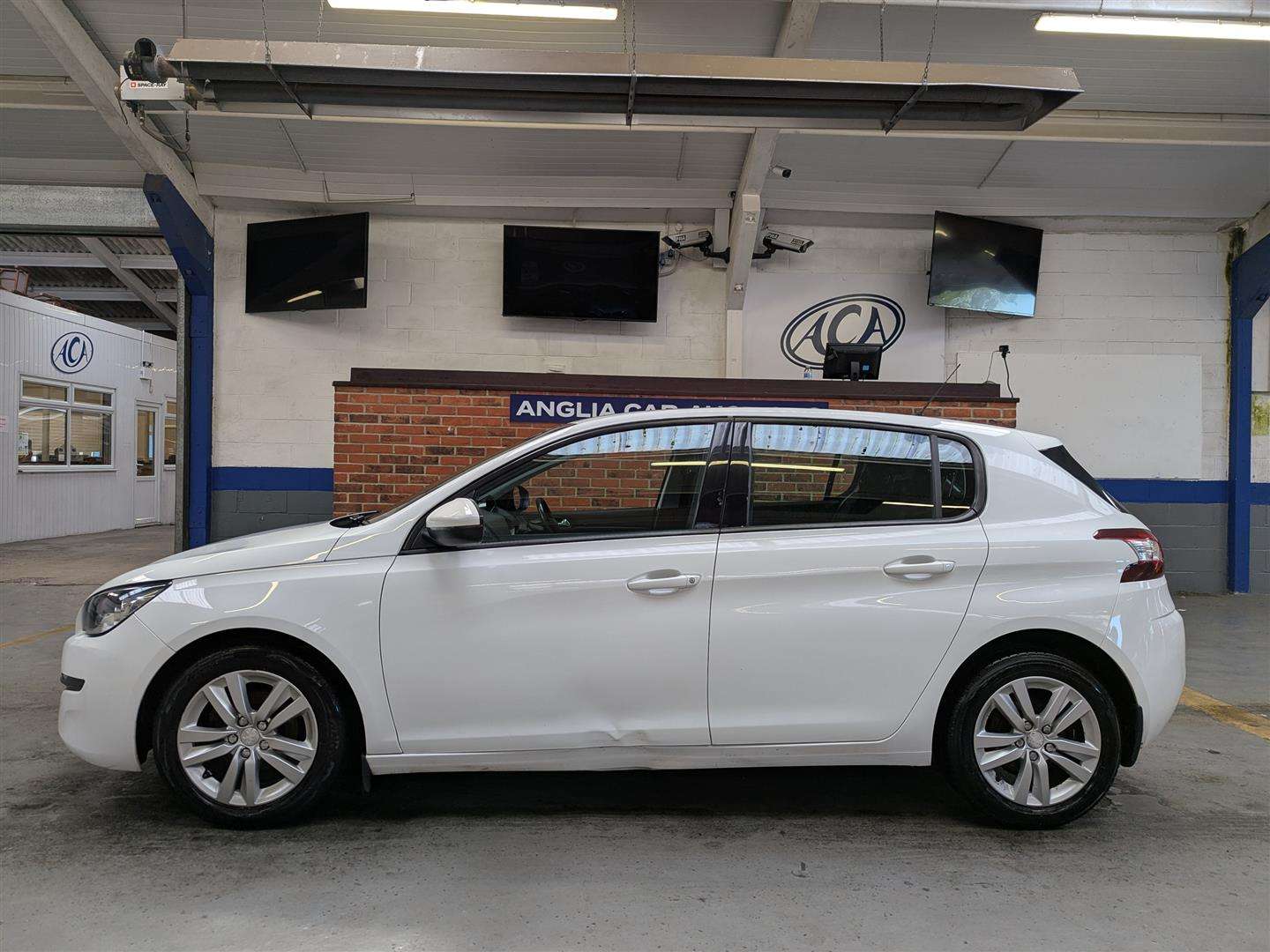 <p>2015 PEUGEOT 308 ACTIVE BLUE HDI S/S</p>