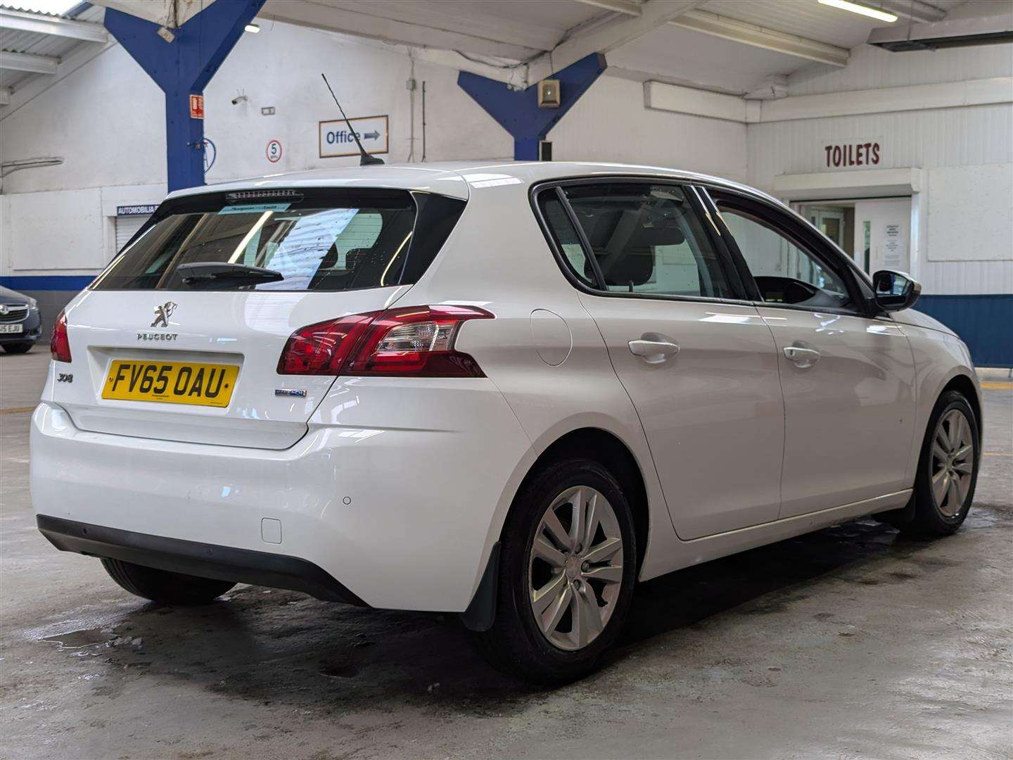 <p>2015 PEUGEOT 308 ACTIVE BLUE HDI S/S</p>