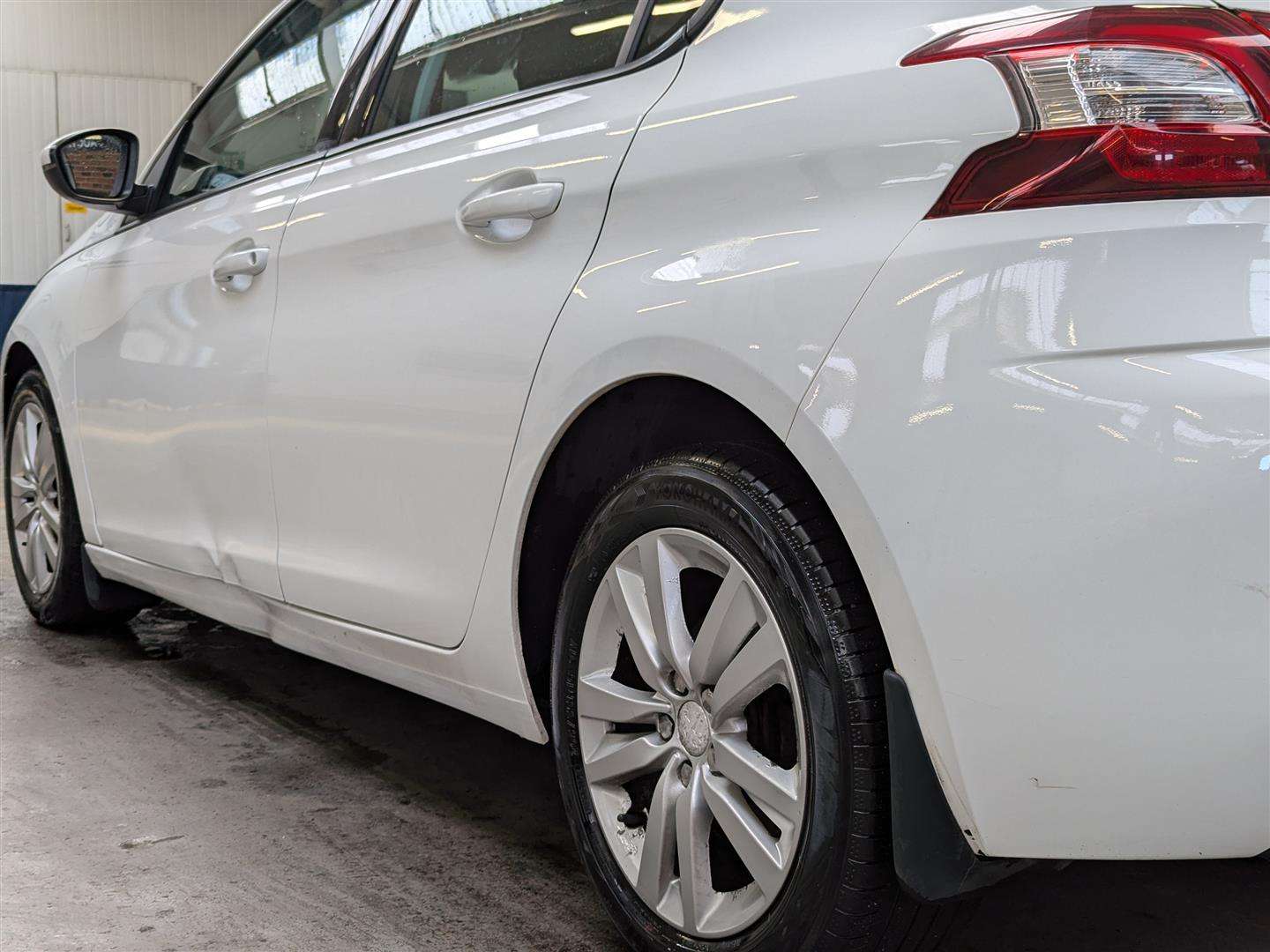 <p>2015 PEUGEOT 308 ACTIVE BLUE HDI S/S</p>