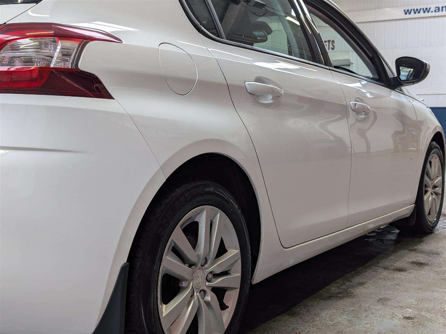 <p>2015 PEUGEOT 308 ACTIVE BLUE HDI S/S</p>