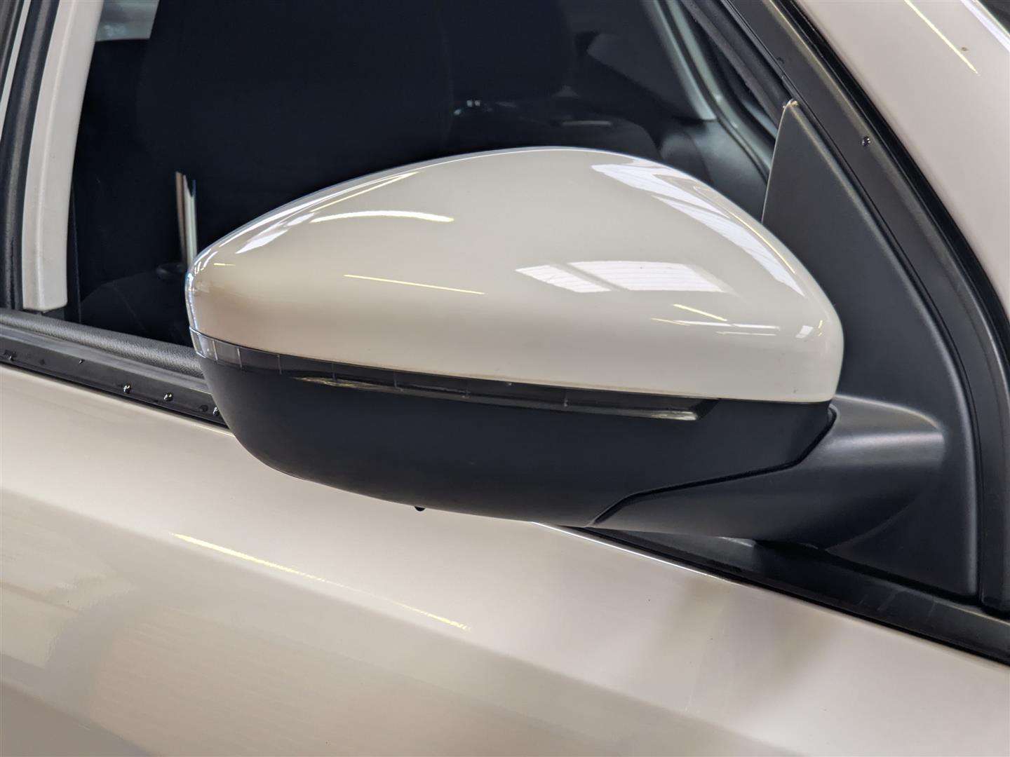 <p>2015 PEUGEOT 308 ACTIVE BLUE HDI S/S</p>