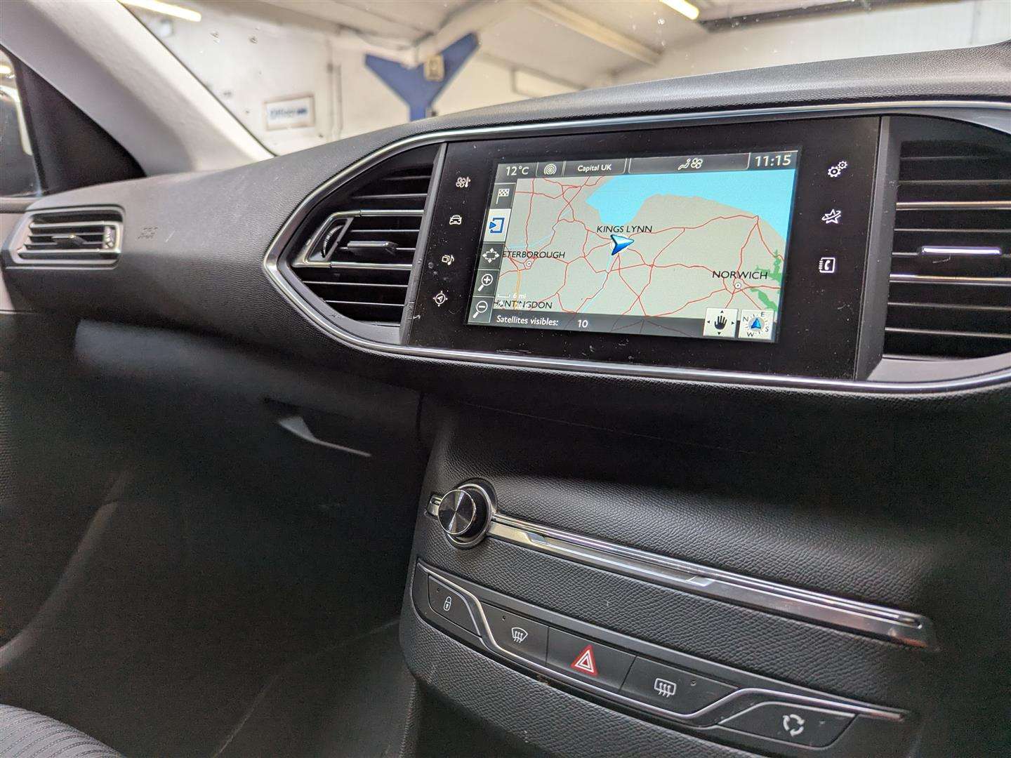 <p>2015 PEUGEOT 308 ACTIVE BLUE HDI S/S</p>