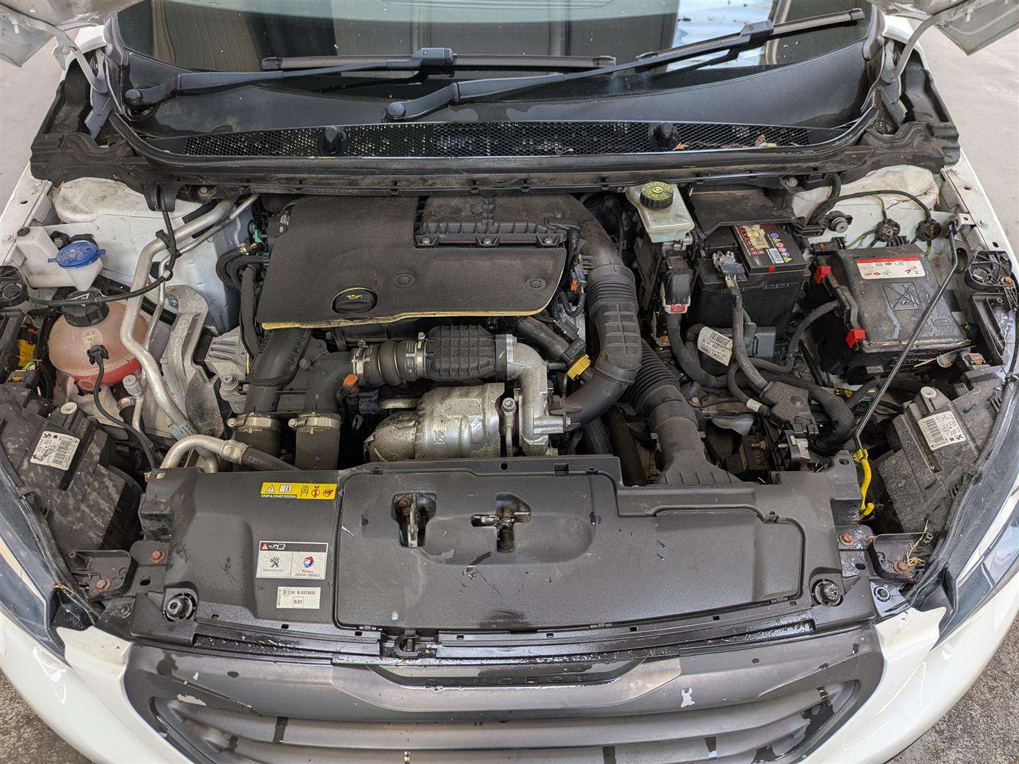 <p>2015 PEUGEOT 308 ACTIVE BLUE HDI S/S</p>