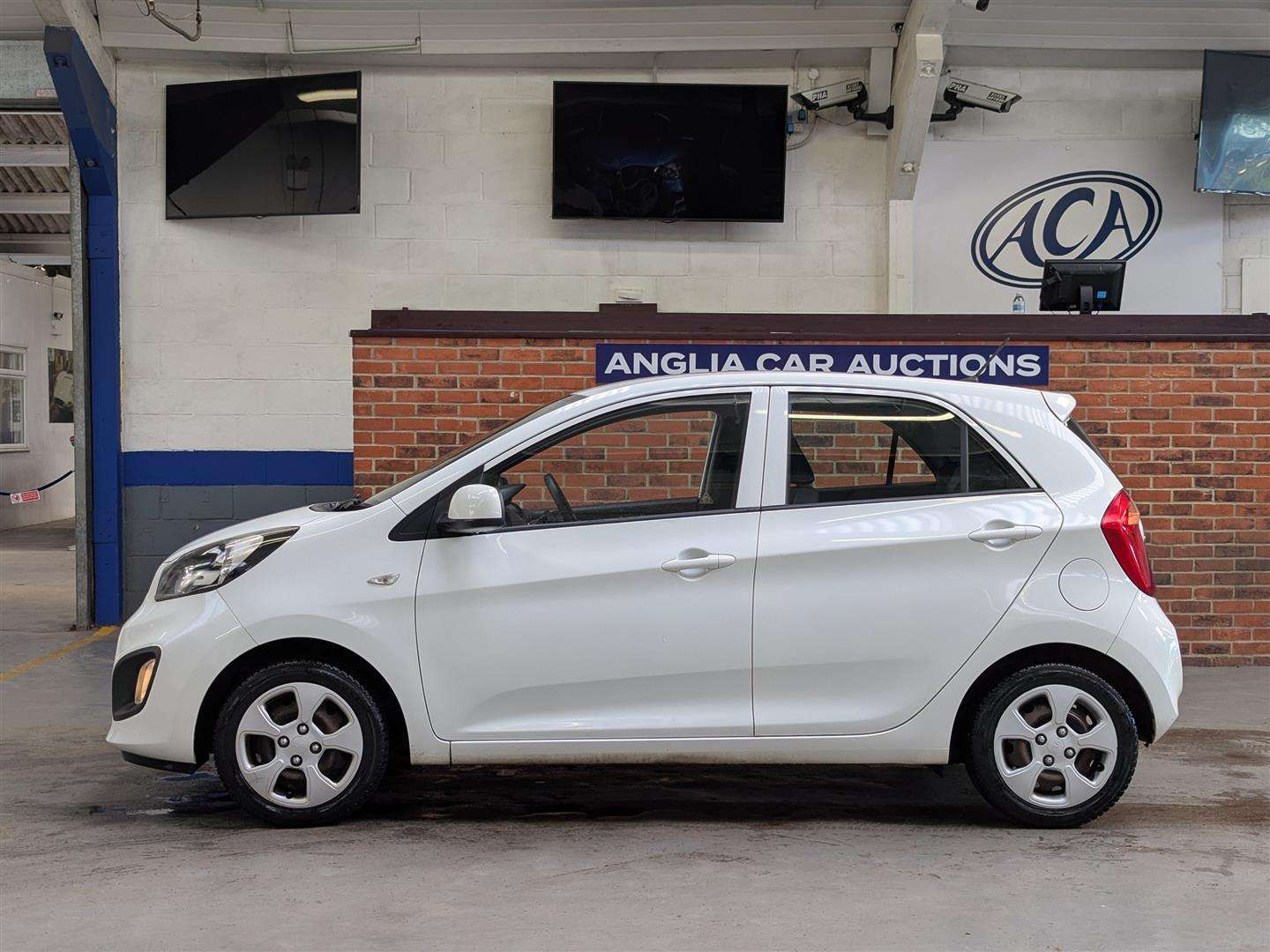 <p>2014 KIA PICANTO 1</p>