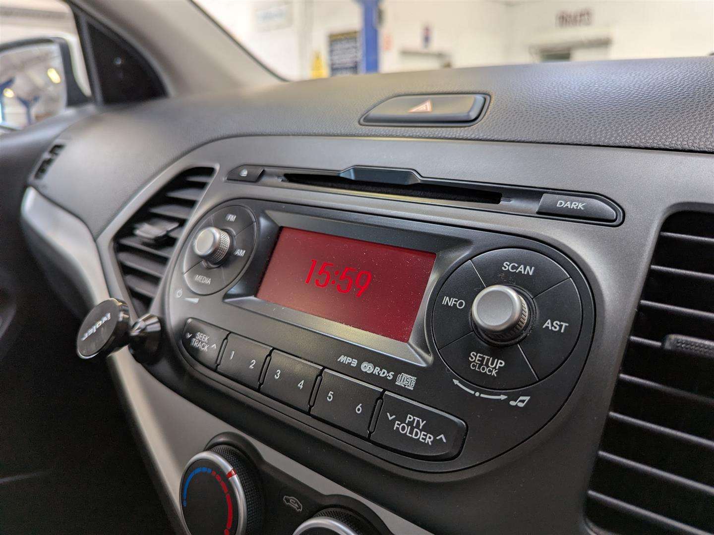 <p>2014 KIA PICANTO 1</p>