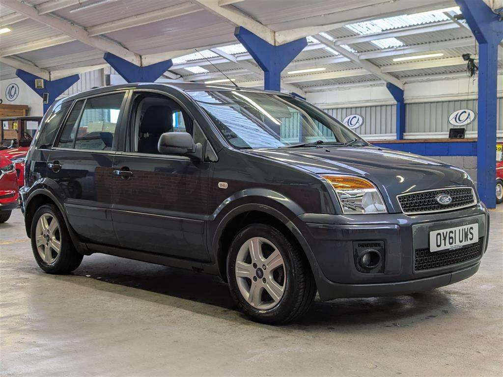 <p>2011 FORD FUSION ZETEC</p>