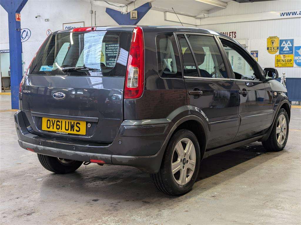 <p>2011 FORD FUSION ZETEC</p>