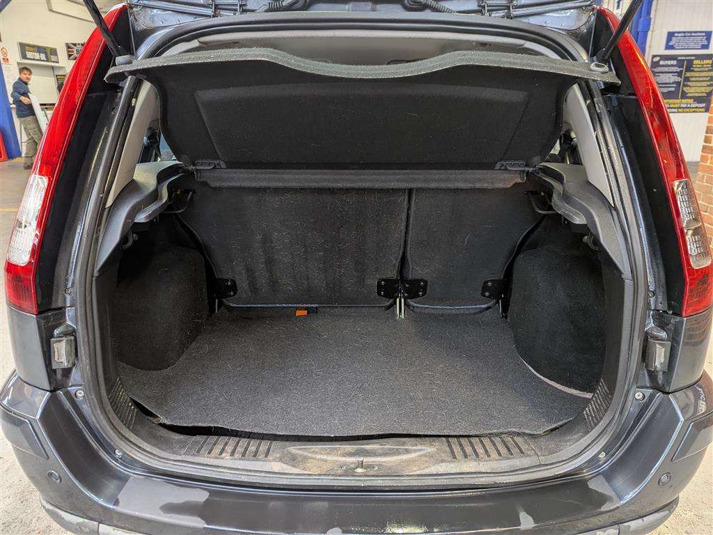 <p>2011 FORD FUSION ZETEC</p>