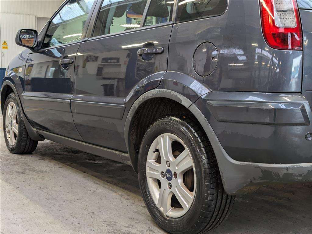 <p>2011 FORD FUSION ZETEC</p>