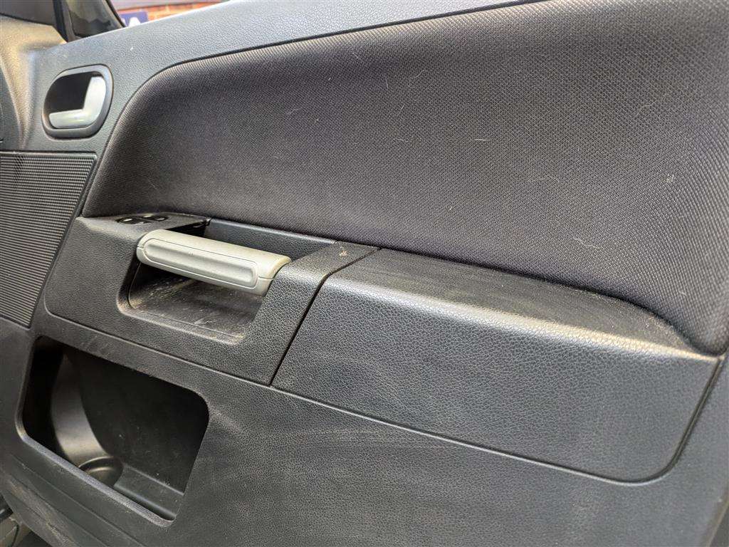 <p>2011 FORD FUSION ZETEC</p>