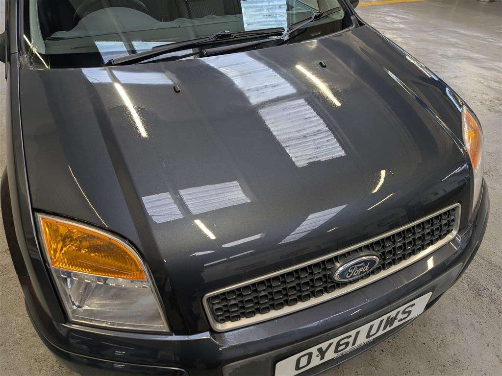 <p>2011 FORD FUSION ZETEC</p>