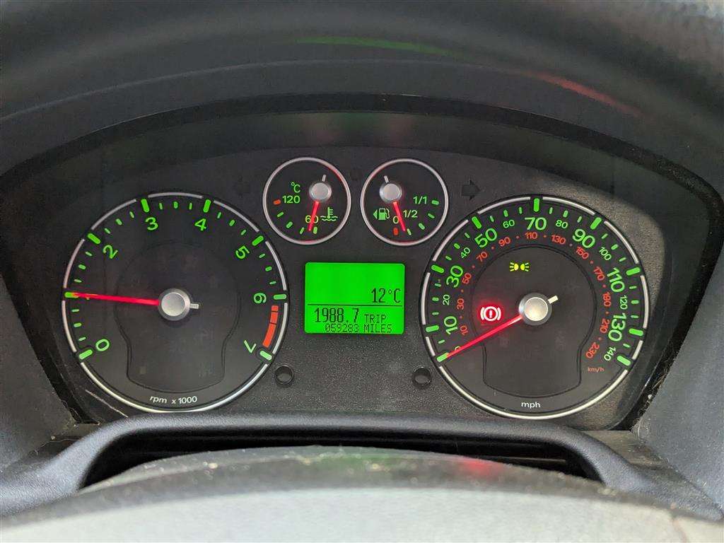 <p>2011 FORD FUSION ZETEC</p>