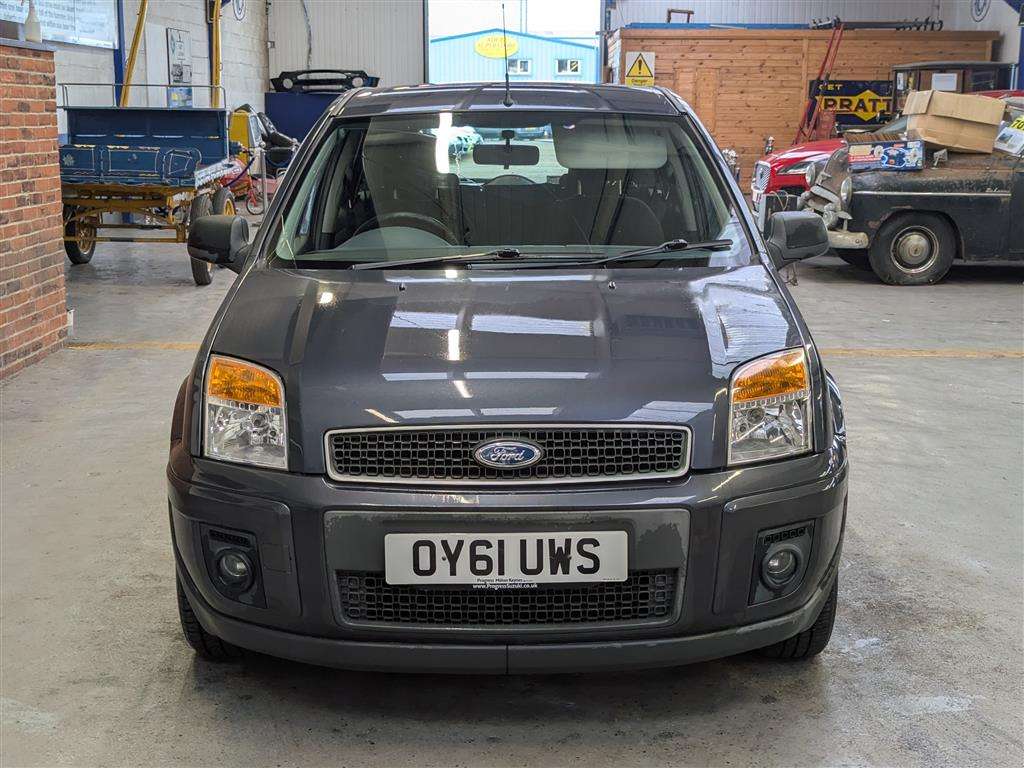<p>2011 FORD FUSION ZETEC</p>