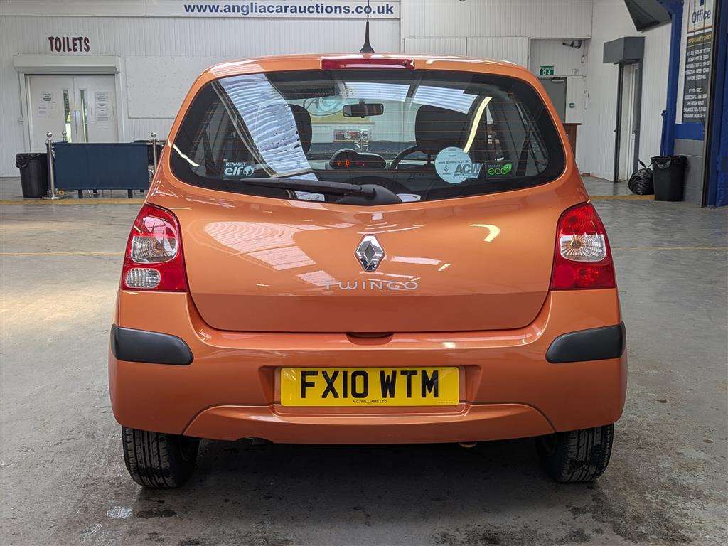 <p>2010 RENAULT TWINGO FREEWAY</p>