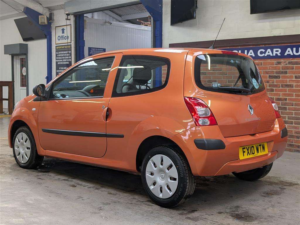 <p>2010 RENAULT TWINGO FREEWAY</p>