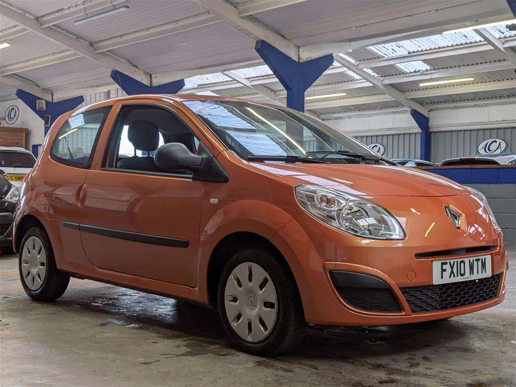 <p>2010 RENAULT TWINGO FREEWAY</p>