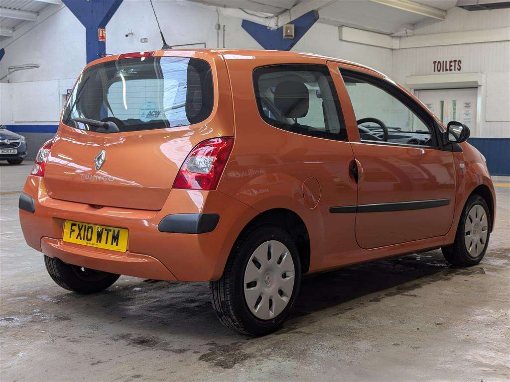 <p>2010 RENAULT TWINGO FREEWAY</p>