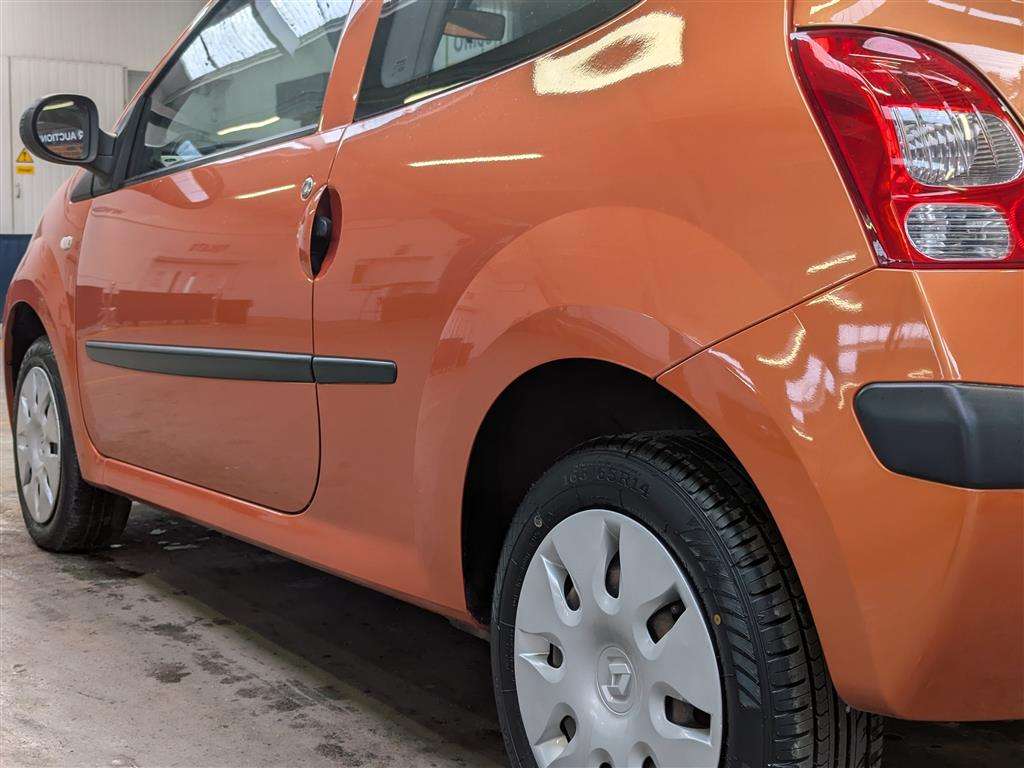 <p>2010 RENAULT TWINGO FREEWAY</p>