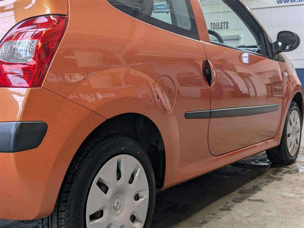 <p>2010 RENAULT TWINGO FREEWAY</p>