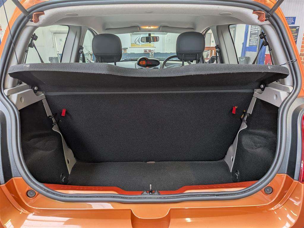 <p>2010 RENAULT TWINGO FREEWAY</p>