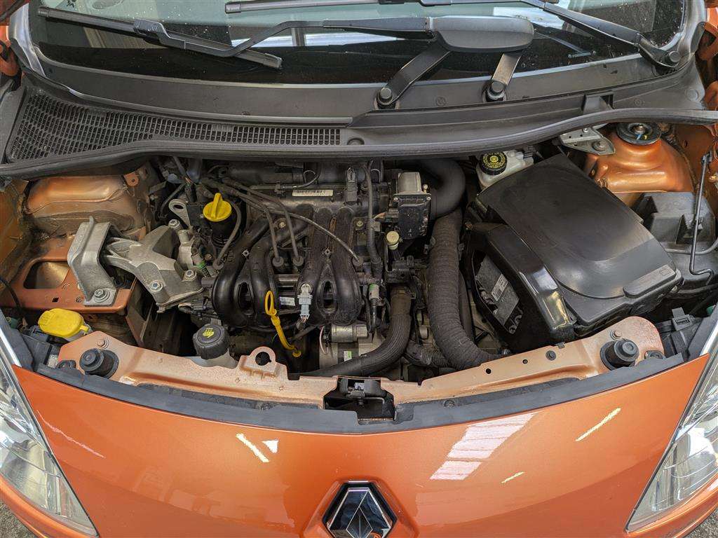 <p>2010 RENAULT TWINGO FREEWAY</p>