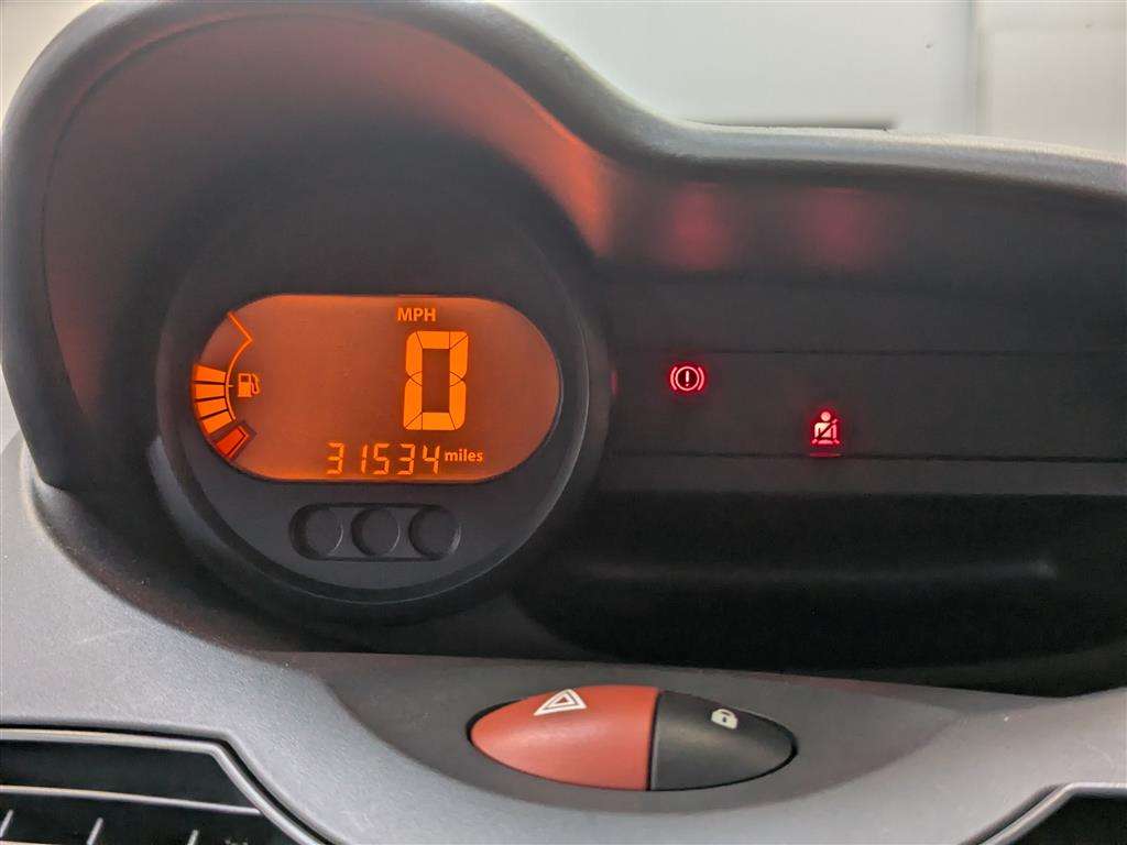 <p>2010 RENAULT TWINGO FREEWAY</p>