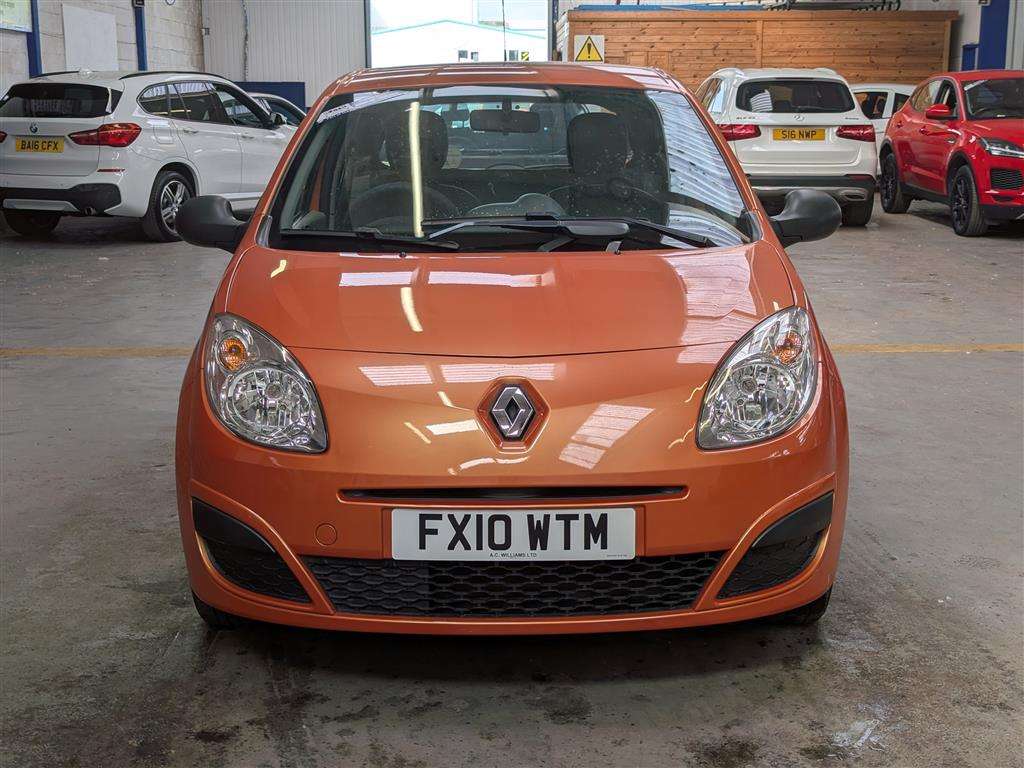 <p>2010 RENAULT TWINGO FREEWAY</p>